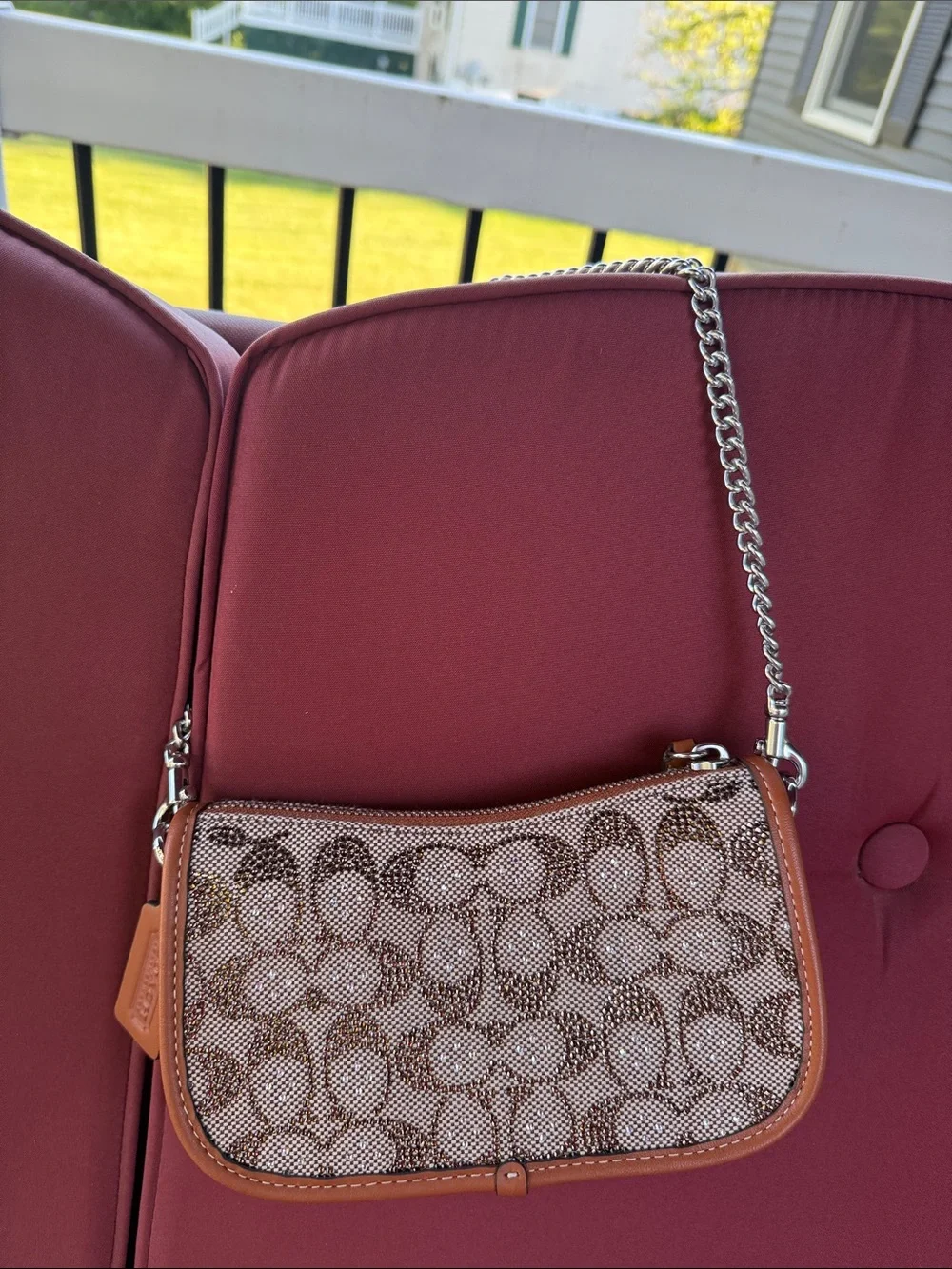 NEW. COACH Swinger Bag 20 With Chain In Crystal Signature
Jacquard Shoulder Bag - Picture 2 of 5